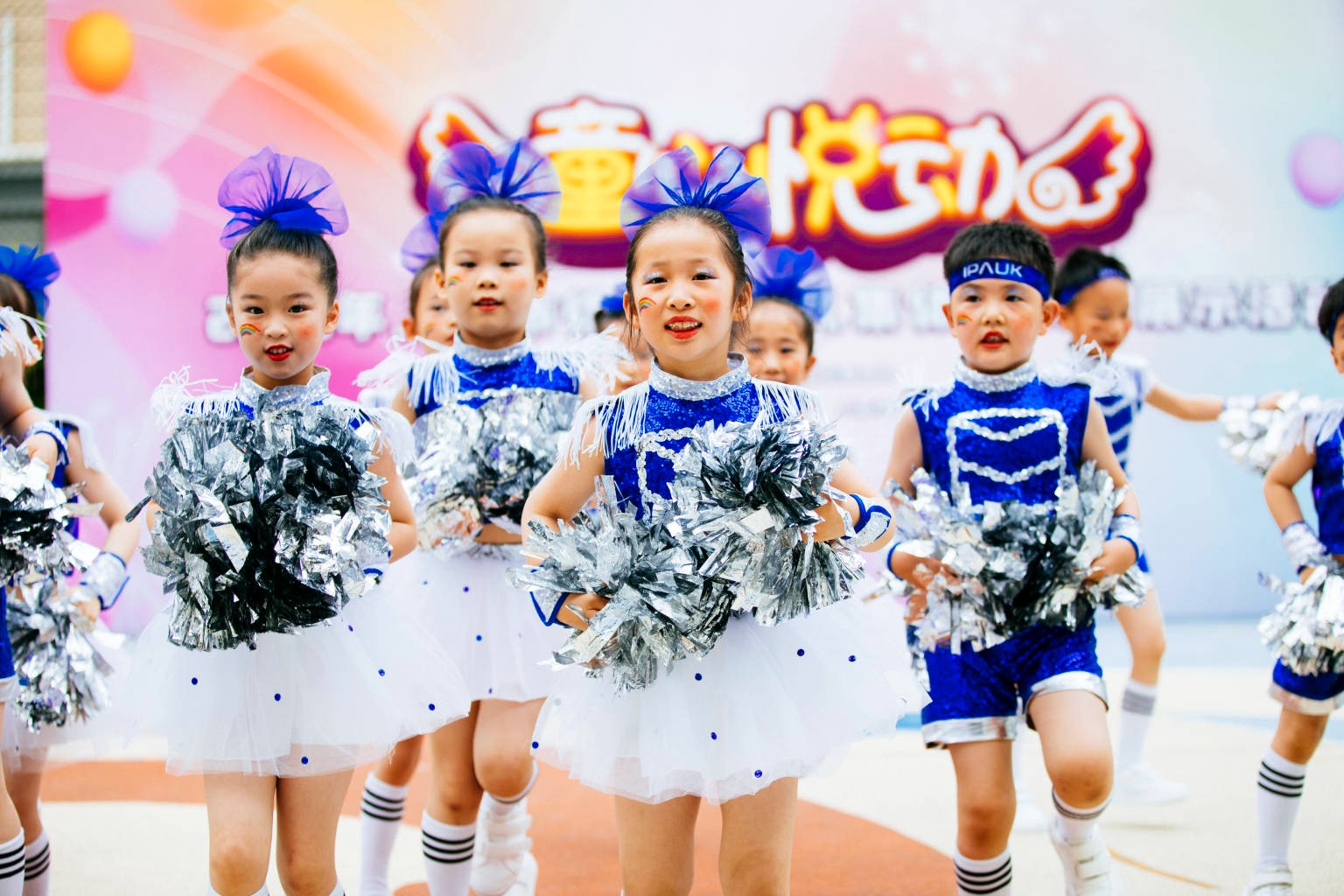“童心悦动” 萌娃们闪亮登场，徐汇区幼儿集体表演舞展示