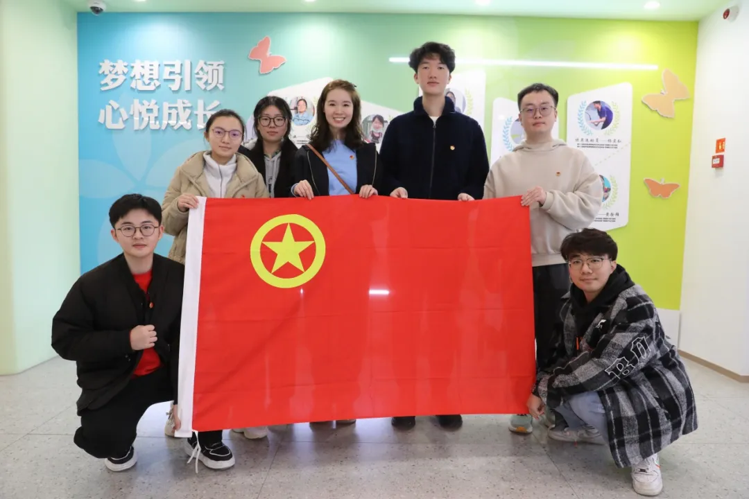 爱心共筑梦 志愿服务行——徐汇区青少年活动中心教工团支部开展志愿送教服务