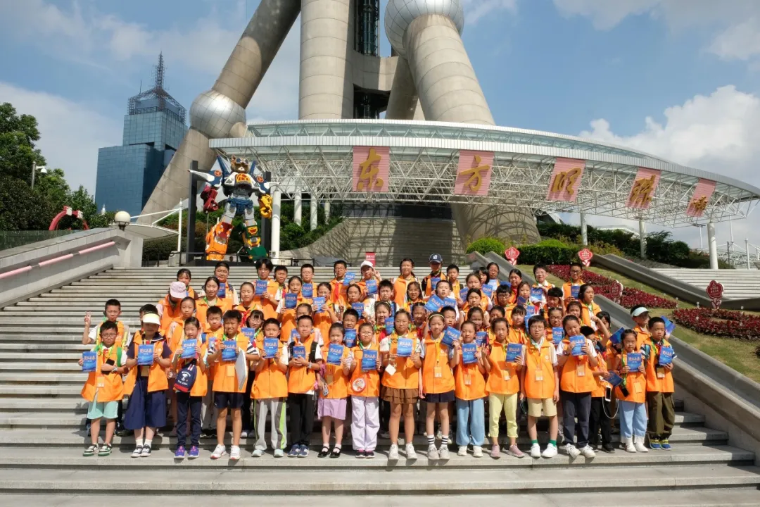 瓷韵千年传薪火，沪景同心绘未来——第九期徐汇小记者团探访“山河美・瓷汇未来”陶艺展