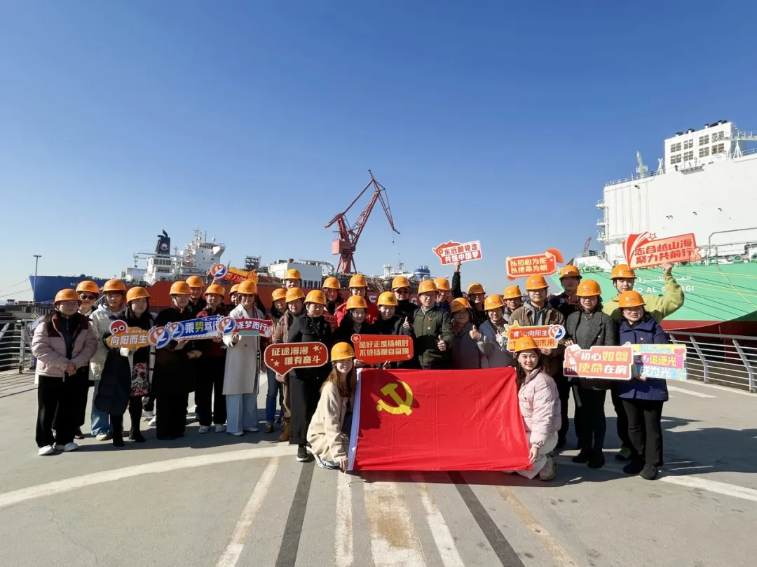 百年工企筑强国梦 行走党课润育人心——徐汇区青少年活动中心开展党建带群团建主题党日活动