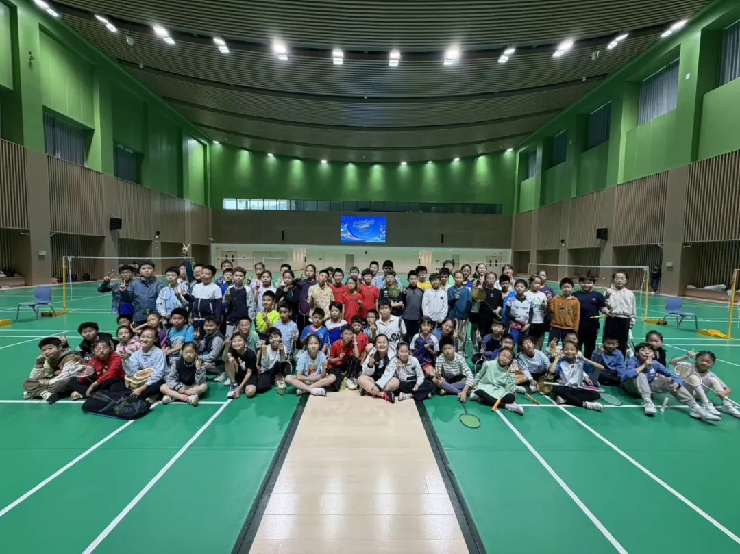 “羽”你相约，来一场酣畅淋漓的对决&nbsp;——2025徐汇区“上中杯”中小学生羽毛球比赛顺利举行