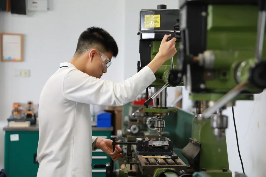 从一张图纸到一辆“未来车”——徐汇区青少年活动中心通用技术课程之探索与实践