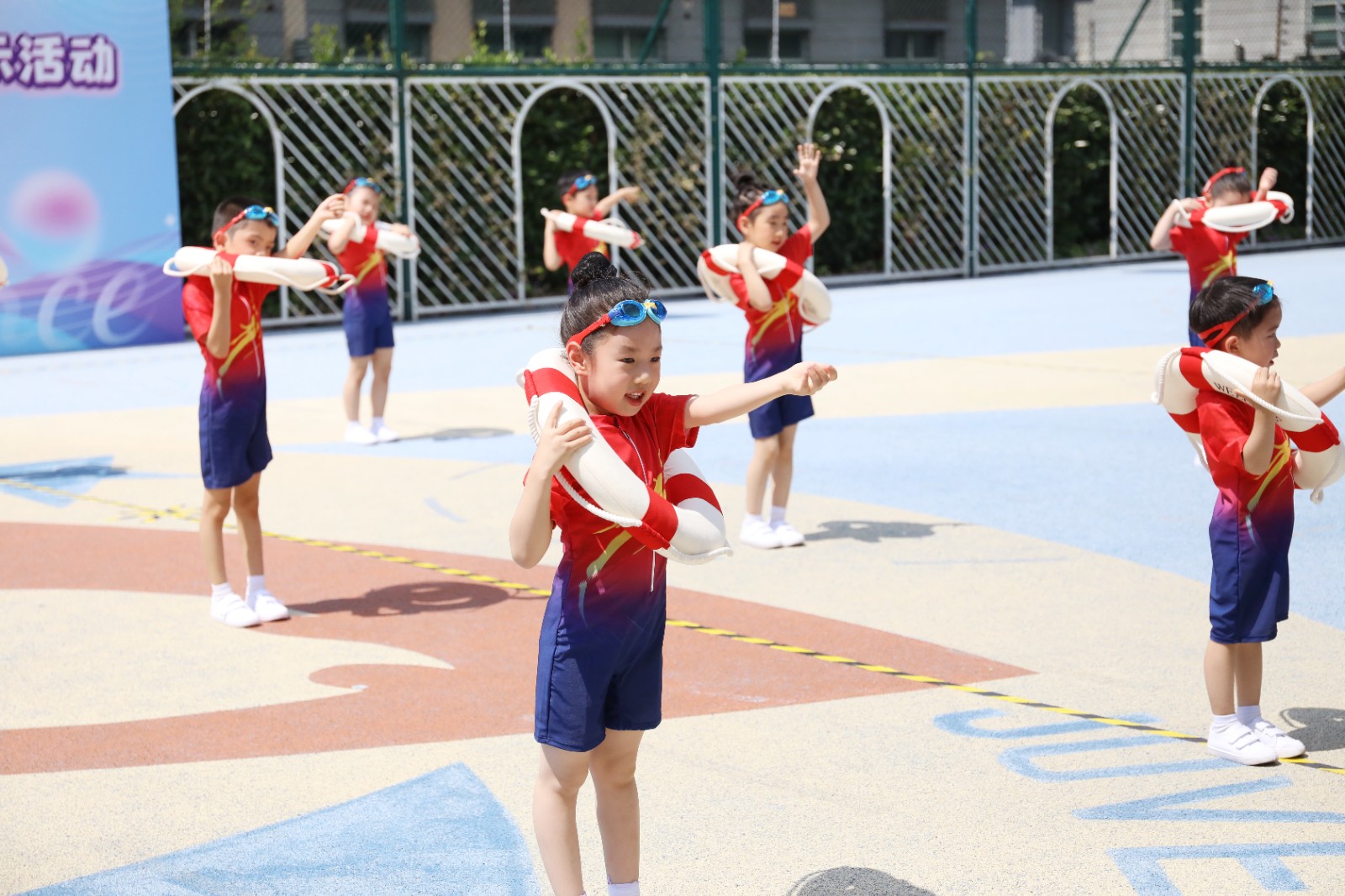 舞步乐翻天 童梦齐飞扬——2025年徐汇区幼儿集体表演舞展示活动精彩上演
