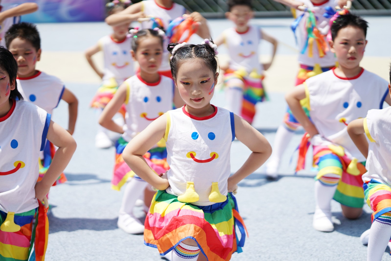 舞步乐翻天 童梦齐飞扬——2025年徐汇区幼儿集体表演舞展示活动精彩上演