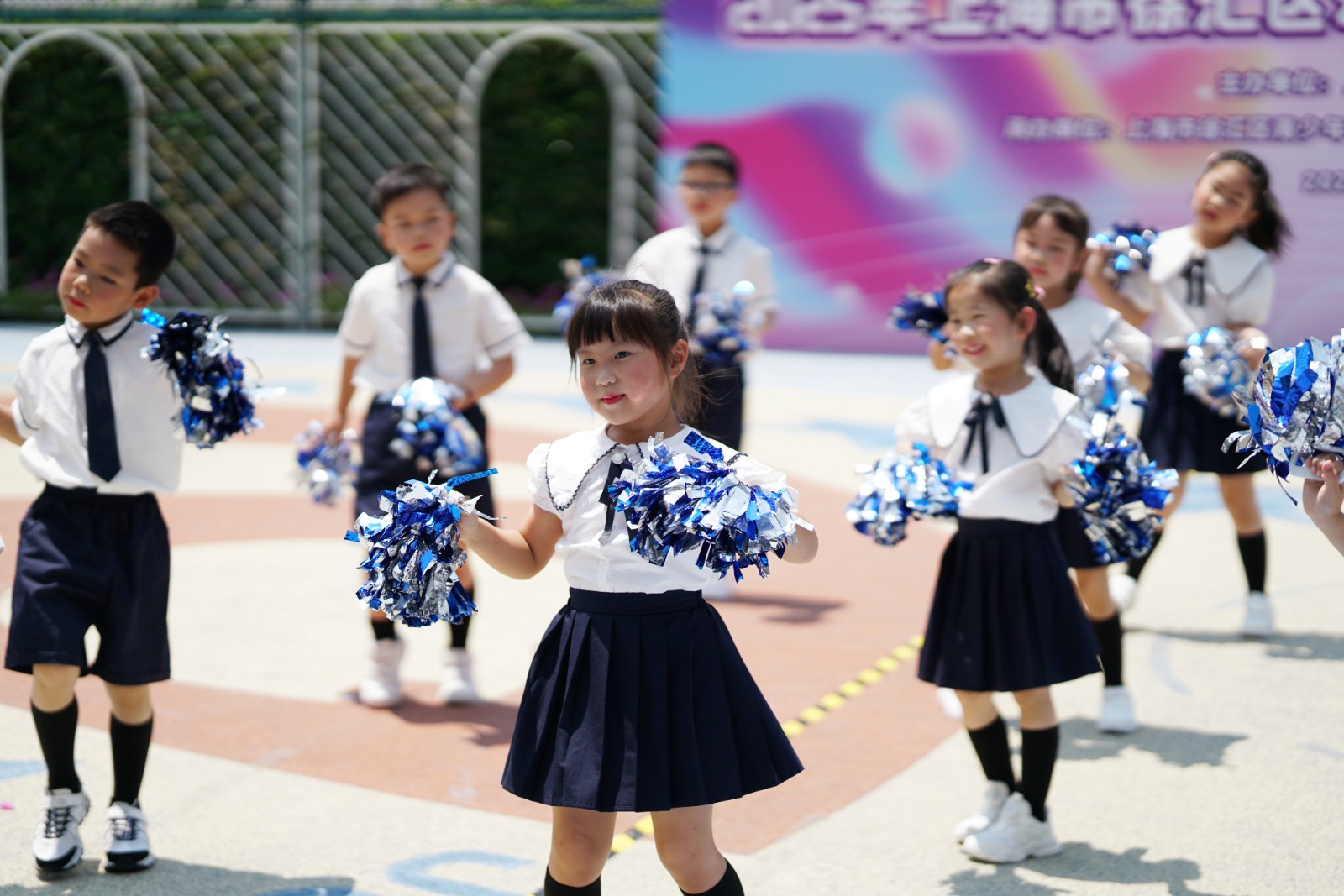 舞步乐翻天 童梦齐飞扬——2025年徐汇区幼儿集体表演舞展示活动精彩上演