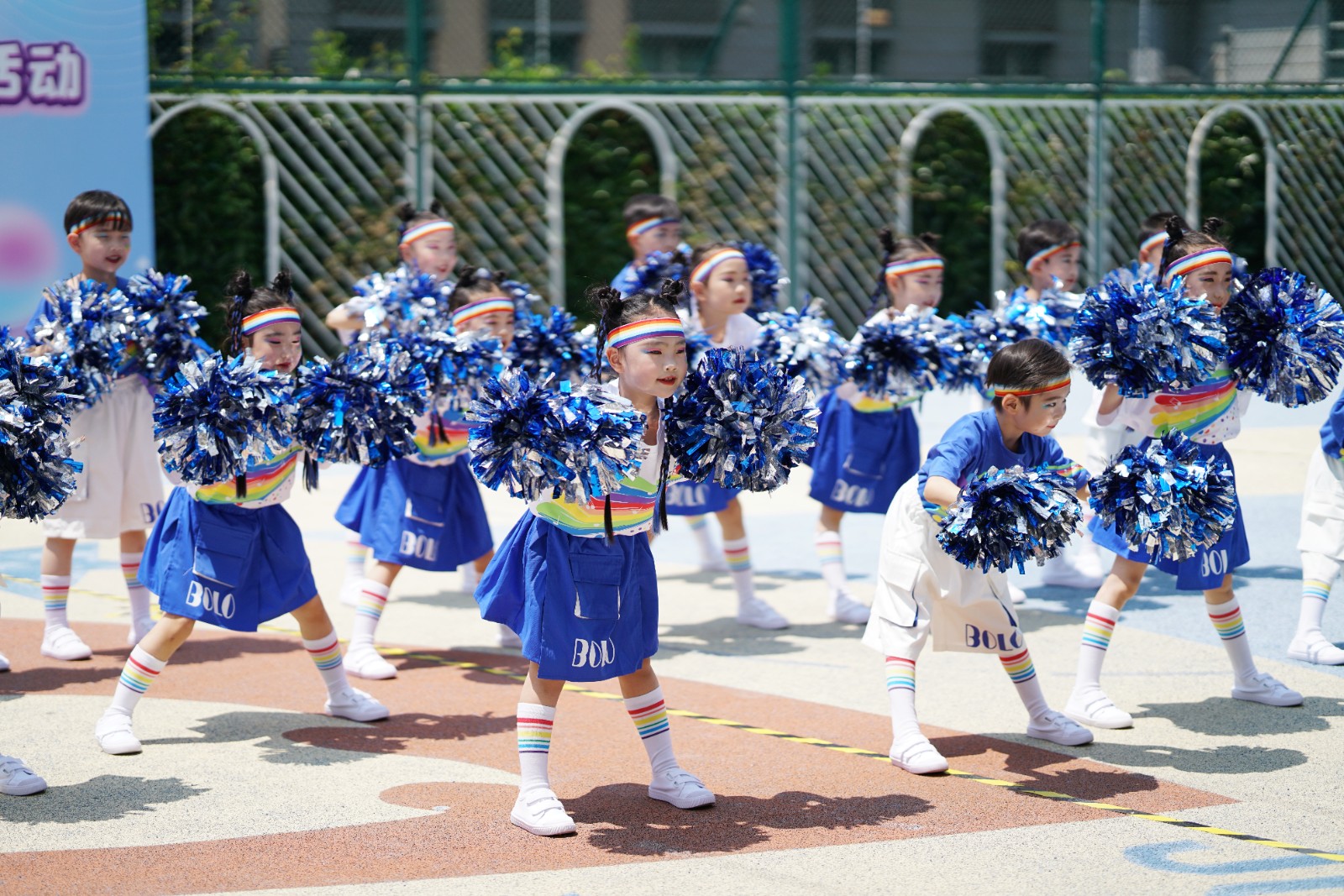 舞步乐翻天 童梦齐飞扬——2025年徐汇区幼儿集体表演舞展示活动精彩上演