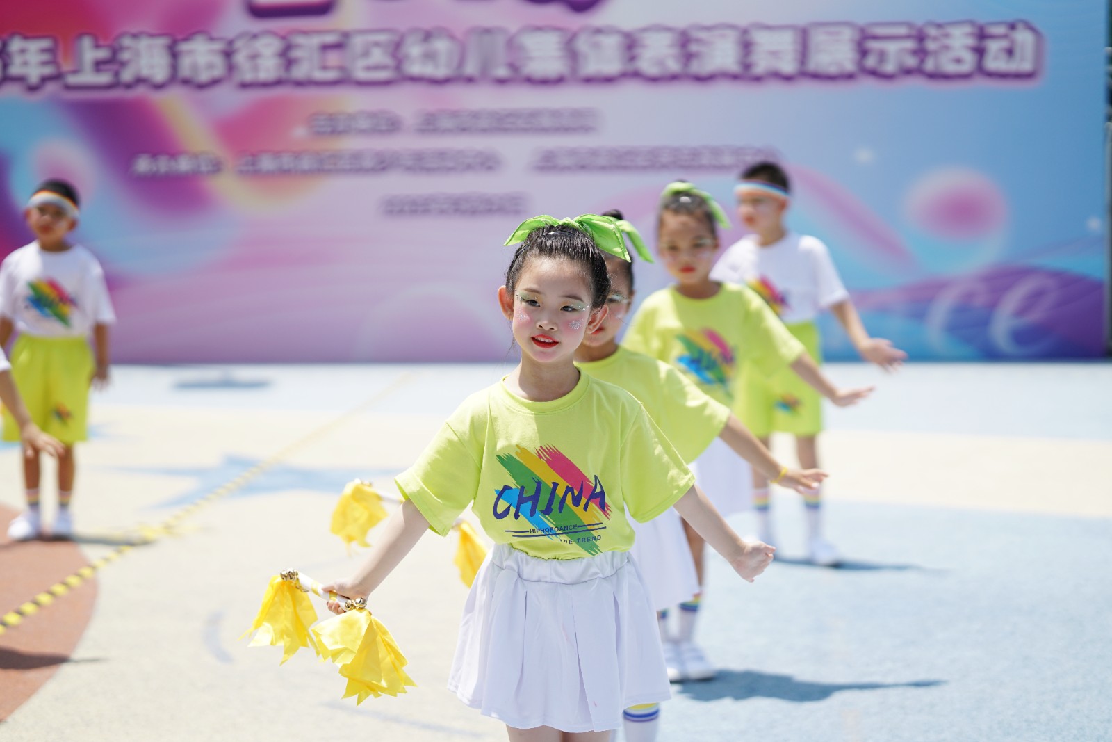 舞步乐翻天 童梦齐飞扬——2025年徐汇区幼儿集体表演舞展示活动精彩上演