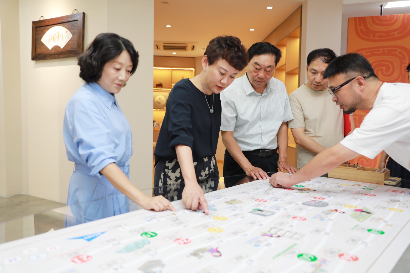 当千年陶艺遇上青春创意：景德镇大师携徐汇学子共创作品亮相东方明珠广播电视塔