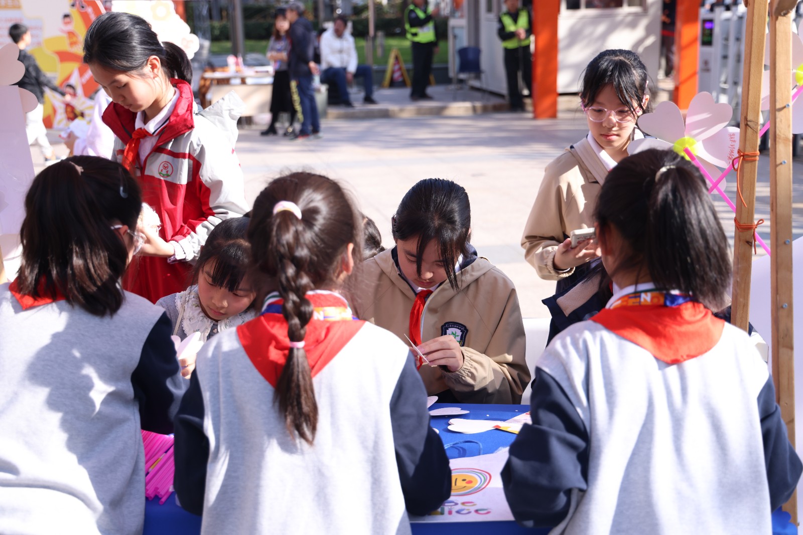 暖心相聚，润泽成长 ——2025徐汇区学生心理嘉年华游园活动圆满举行