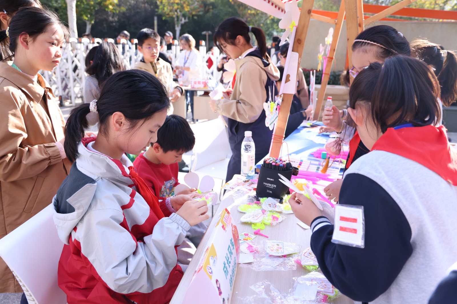 暖心相聚，润泽成长 ——2025徐汇区学生心理嘉年华游园活动圆满举行