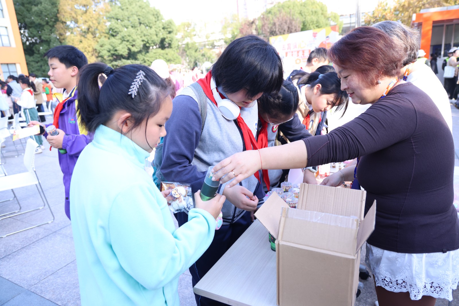 暖心相聚，润泽成长 ——2025徐汇区学生心理嘉年华游园活动圆满举行