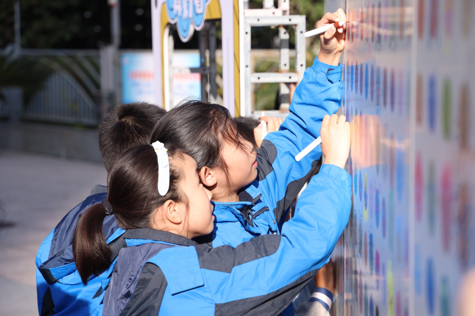 暖心相聚，润泽成长 ——2025徐汇区学生心理嘉年华游园活动圆满举行