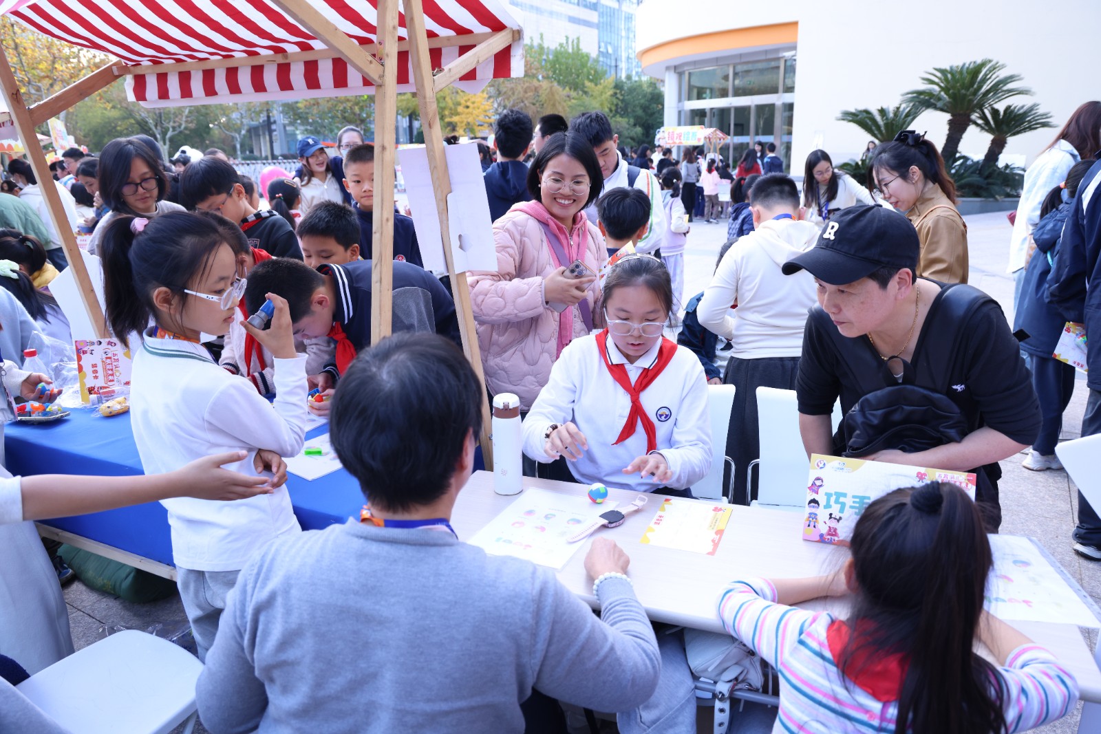 暖心相聚，润泽成长 ——2025徐汇区学生心理嘉年华游园活动圆满举行