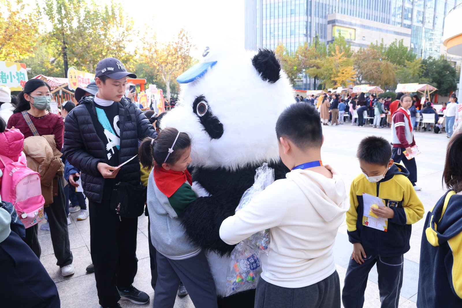 暖心相聚，润泽成长 ——2025徐汇区学生心理嘉年华游园活动圆满举行