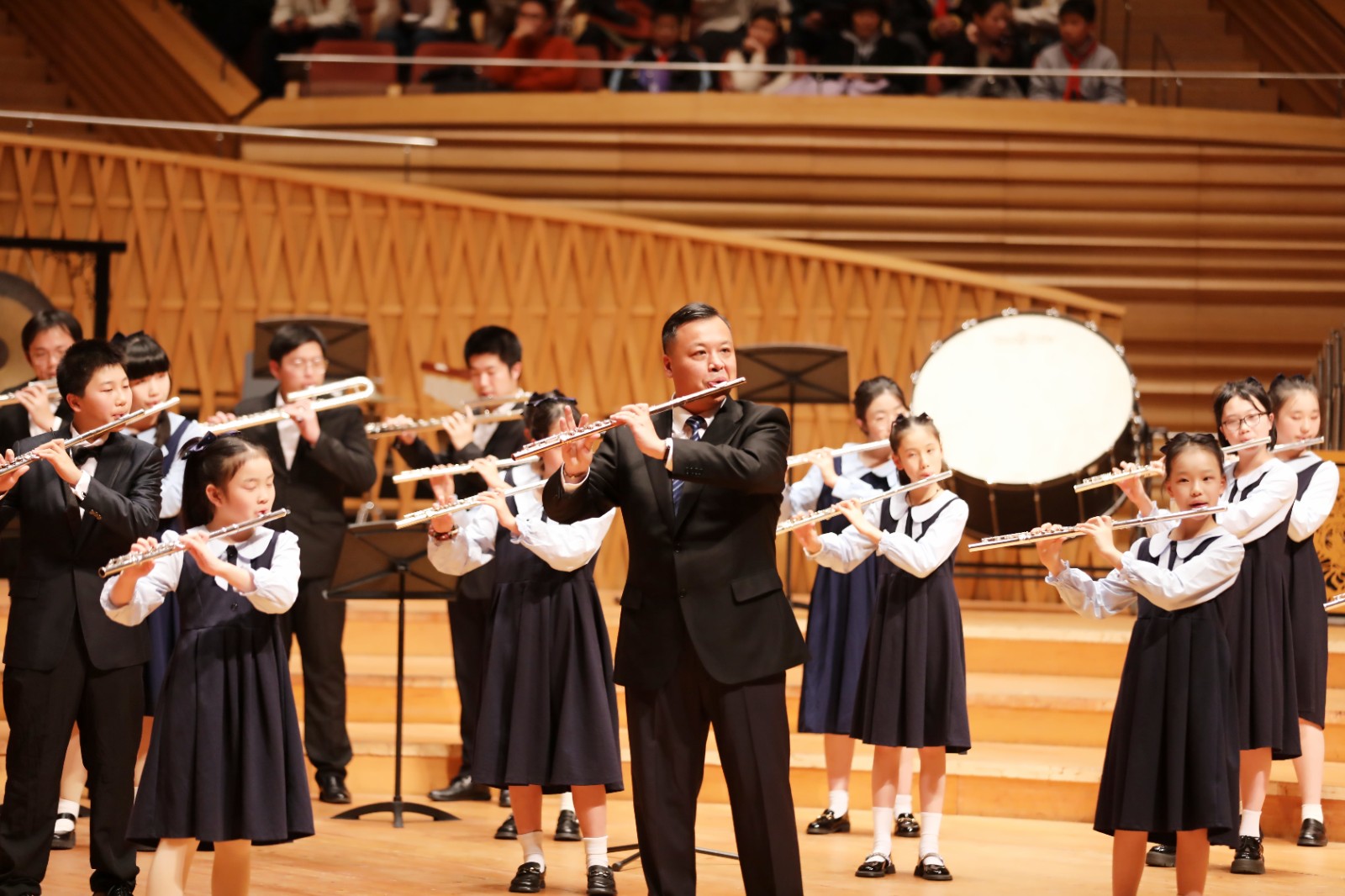 当青春奏响乐章！——徐汇区青少年活动中心学生艺术团迎新音乐会圆满落幕