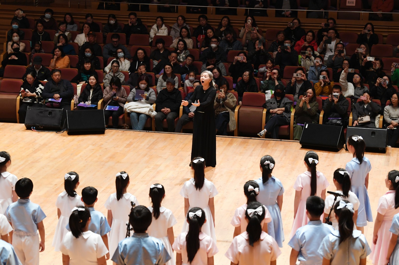 当青春奏响乐章！——徐汇区青少年活动中心学生艺术团迎新音乐会圆满落幕