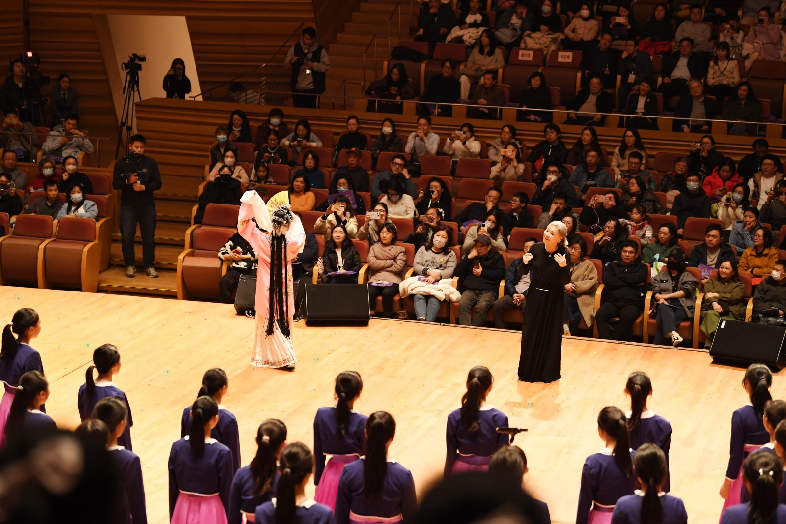 当青春奏响乐章！——徐汇区青少年活动中心学生艺术团迎新音乐会圆满落幕