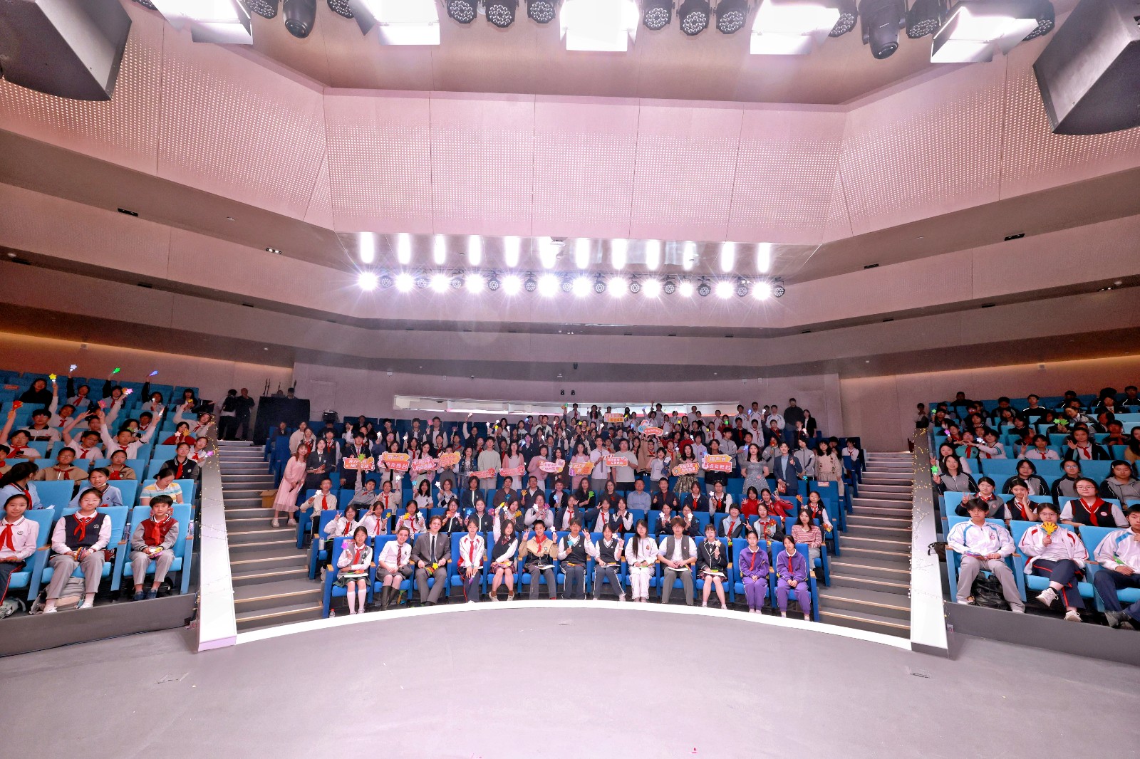 青春里的独家记忆——2026年徐汇区中学生校园歌手大赛
