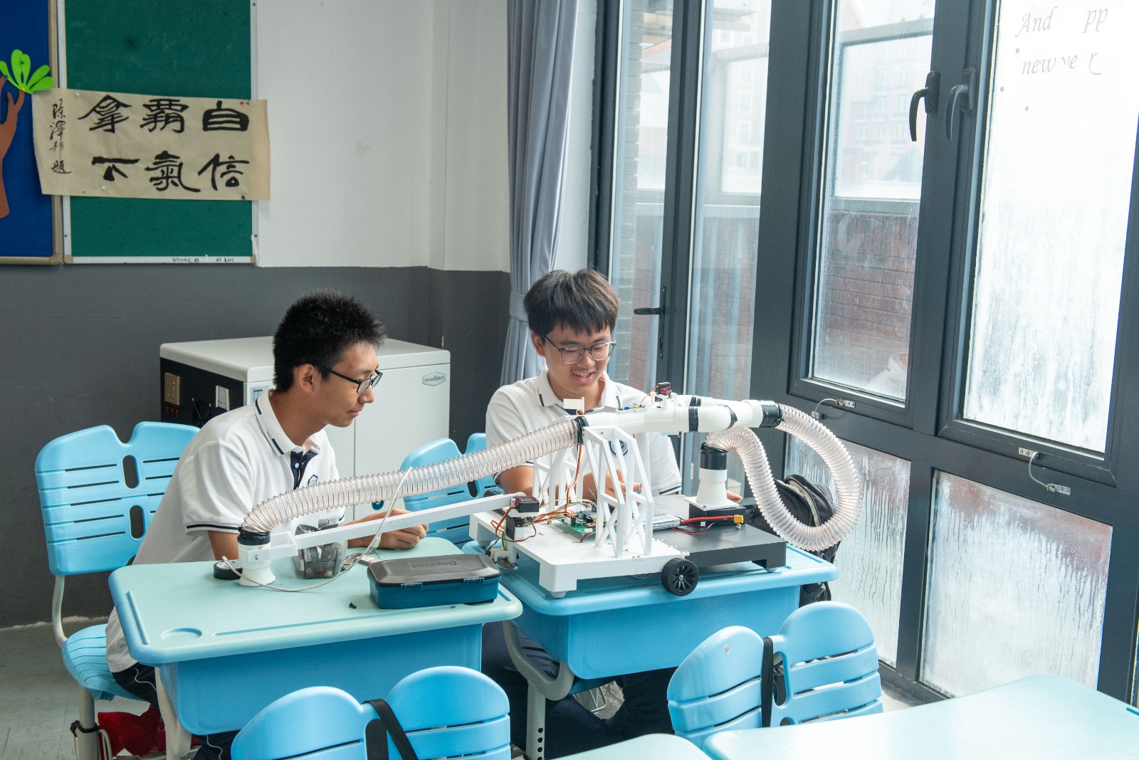 像工程师一样实践！2026徐汇区未来工程师大赛顺利举行